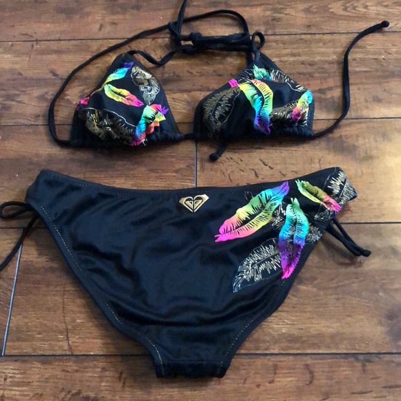 Gorgeous Roxy bikini - Picture 2 of 3